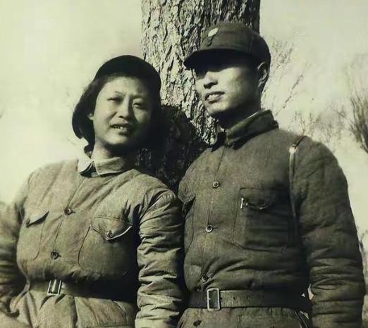 1948年，彭雪枫的遗孀林颖改嫁了，她嫁给了马列，一个不符合结婚条件的青年军官，