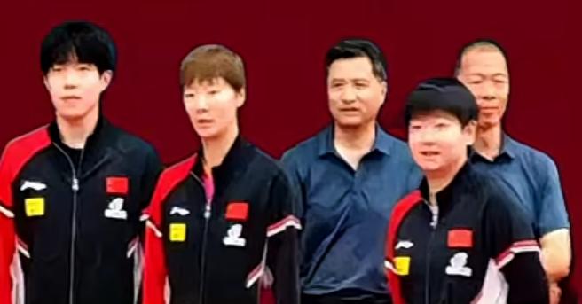 成都封训
上演反差萌和俏皮逗
1.王楚钦“玉米哲学”
训练馆里楚钦穿着羽绒服
配