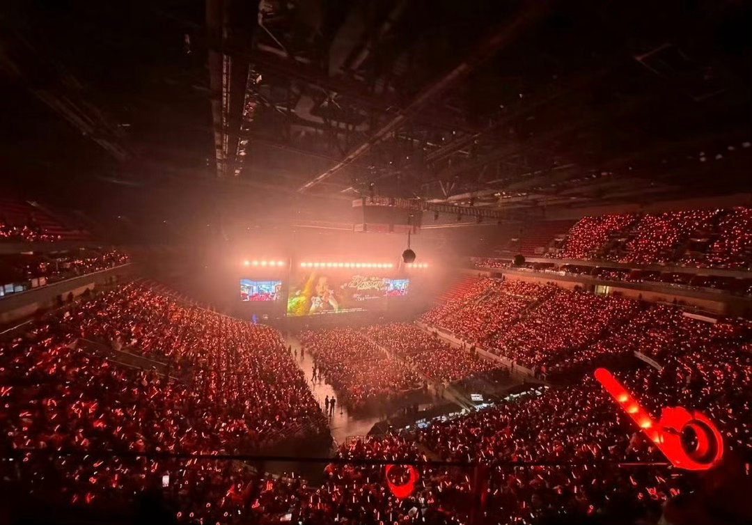 虞书欣万人场一票难求的红海失望的看着你 