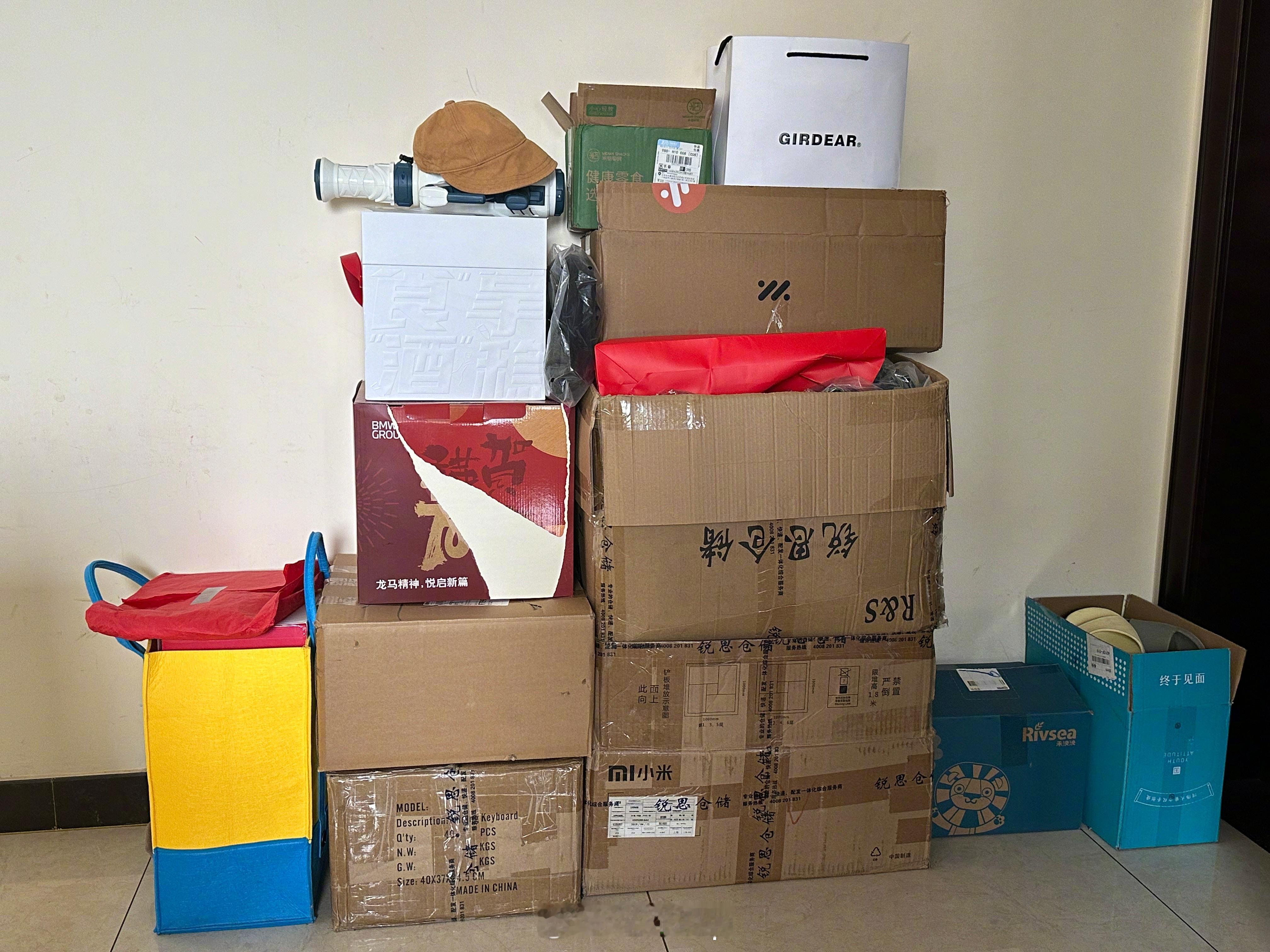 收拾出来几个小箱子，都是可抽奖的物件。 这可是我的家底了，互动赶紧走起吧！起码得