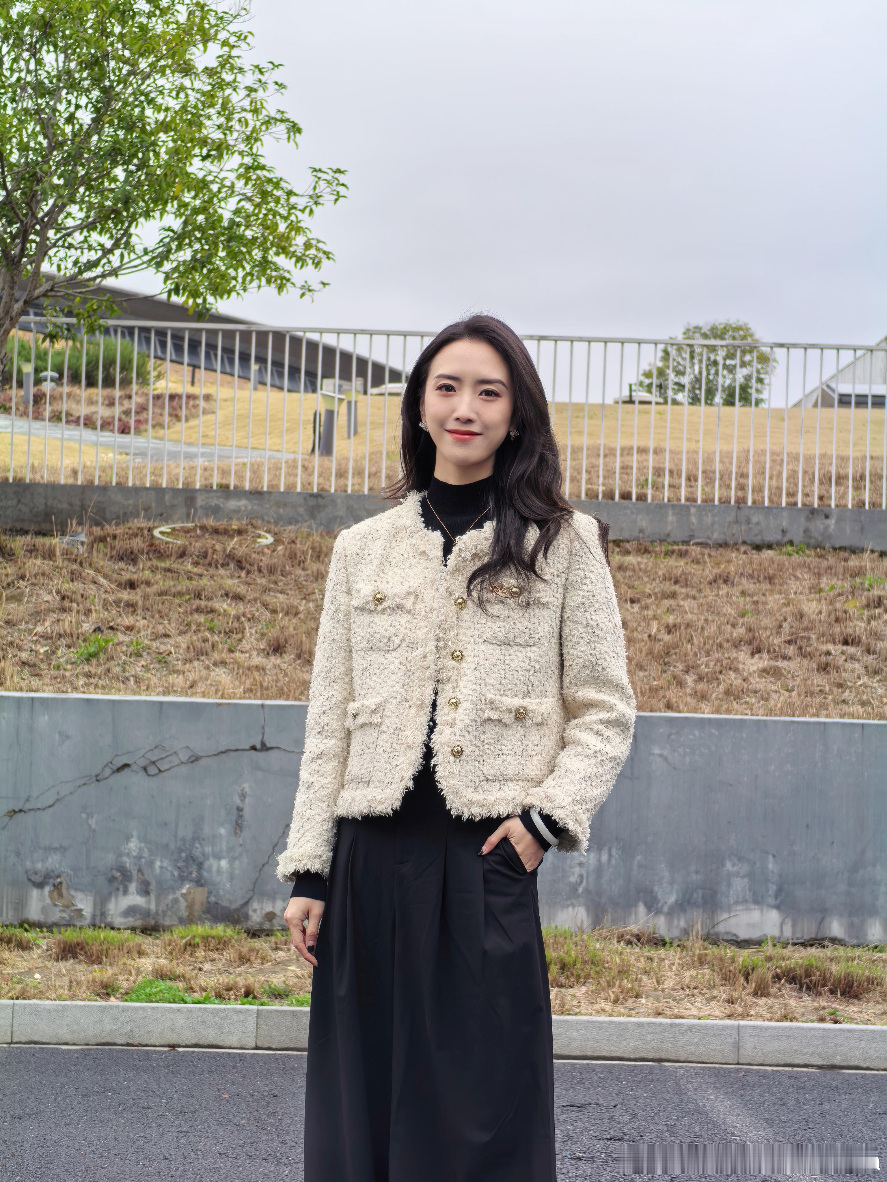 今日份OOTD，一上午已经打了108个喷嚏了，最近返工＋开学真的是病毒大乱炖，身