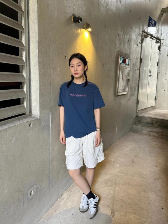 蓝蓝的