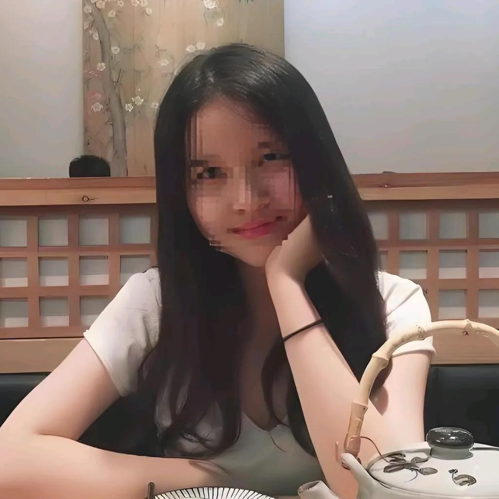 又一件大跌眼镜的事情，

行凶之前买了4把刀，还上网查了“精神失常的人犯法需要承