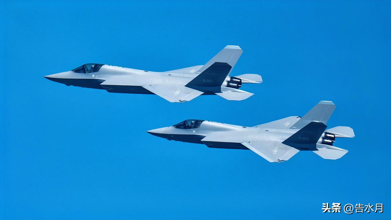 我说歼35是目前世界上第一好看的五代机，谁赞成谁反对？

优雅轻盈，质感高级，身