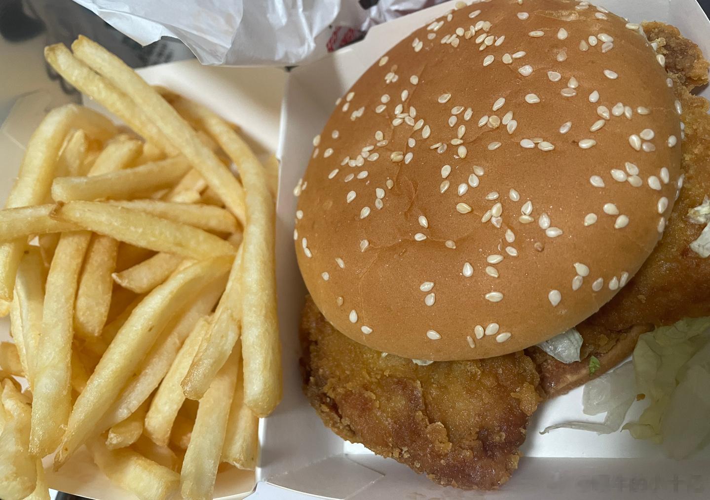 [泪][泪][泪]白天减肥晚上他健身还不忘了给我增肥 ​​​