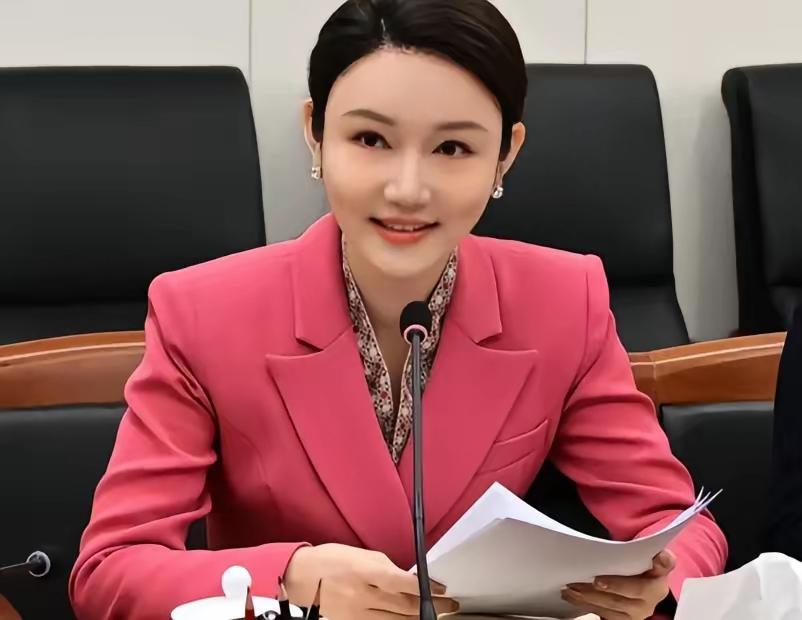 好奇查了下龙洋的出身，不查不知道，一查吓一跳，龙洋根本不是什么资源咖，就是个靠自