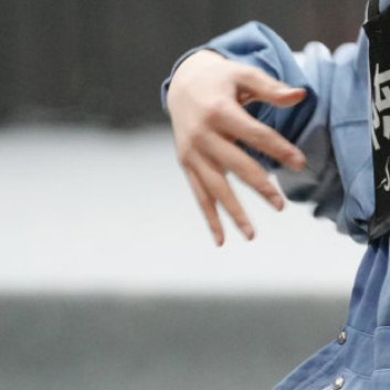 每日一善阳光信用每日一善 脚踏实地，比什么都重要，天下没有不劳而获，更没有一夜暴