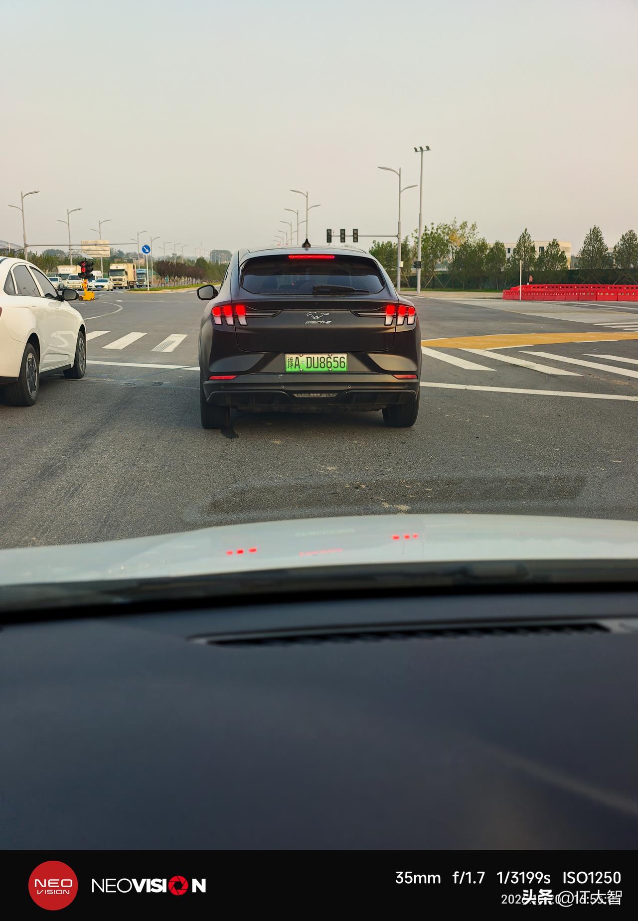 兄弟们，这是什么车？马车？[吐舌]