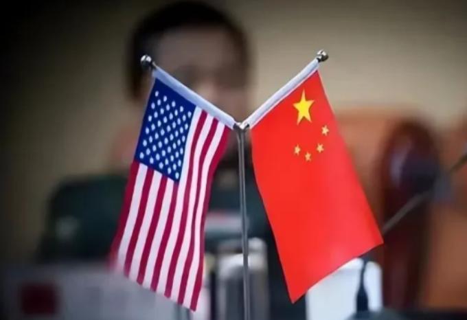 美国要是倒下了，受伤的还是中国，为什么这么说，因为美国现在还是第一。

中国跟美