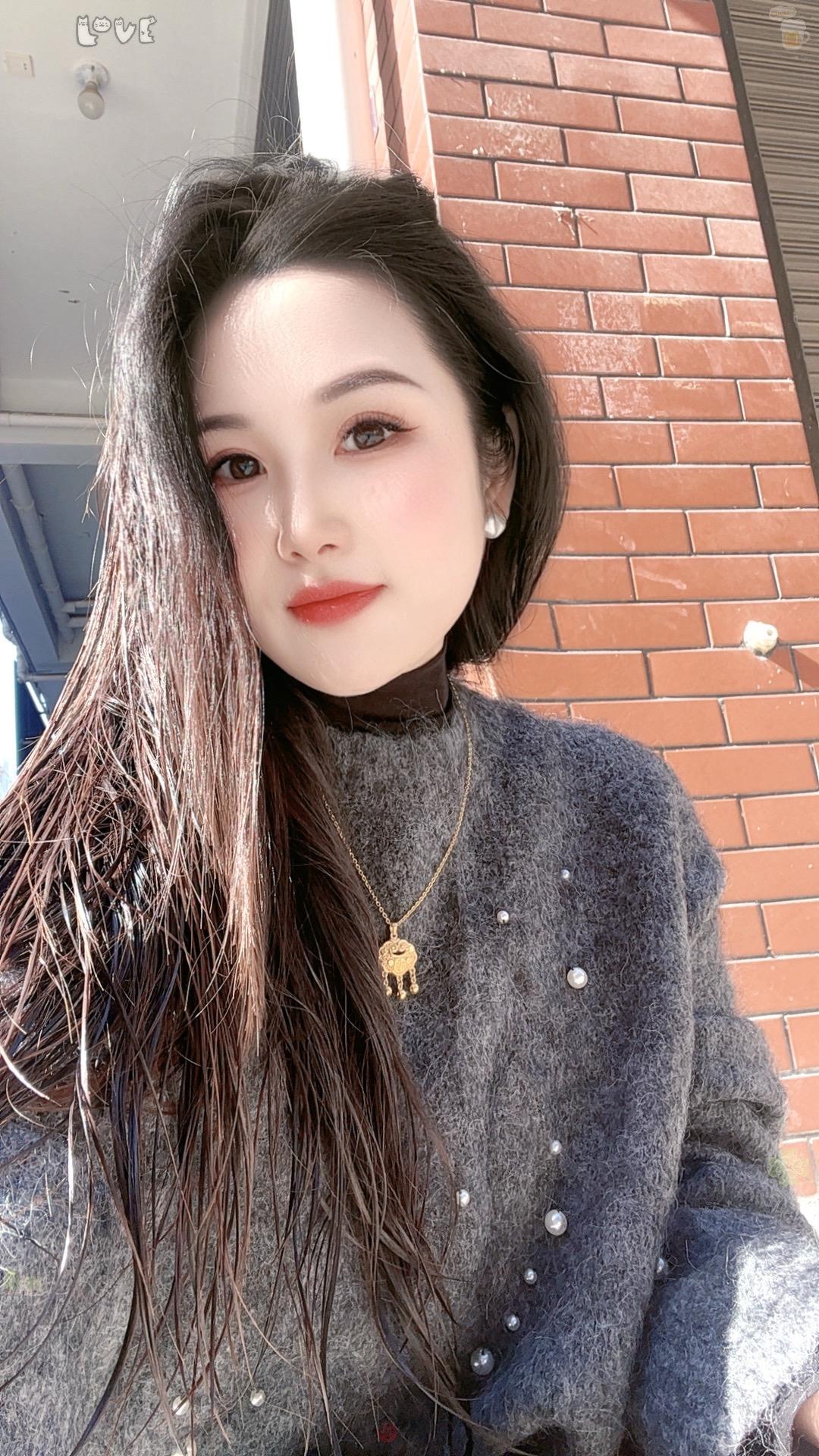 洗洗涮涮搞到现在，自己炒了个蛋炒饭吃，简简单单又一餐，一个人的生活也很...