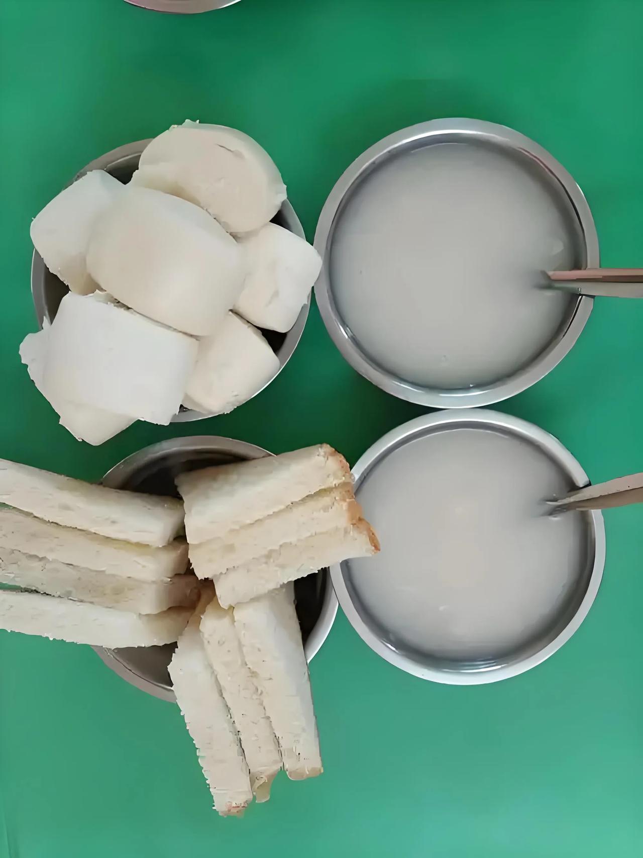 我爸妈的早餐，看着寡淡无味，不知道他们怎么吃得下去。