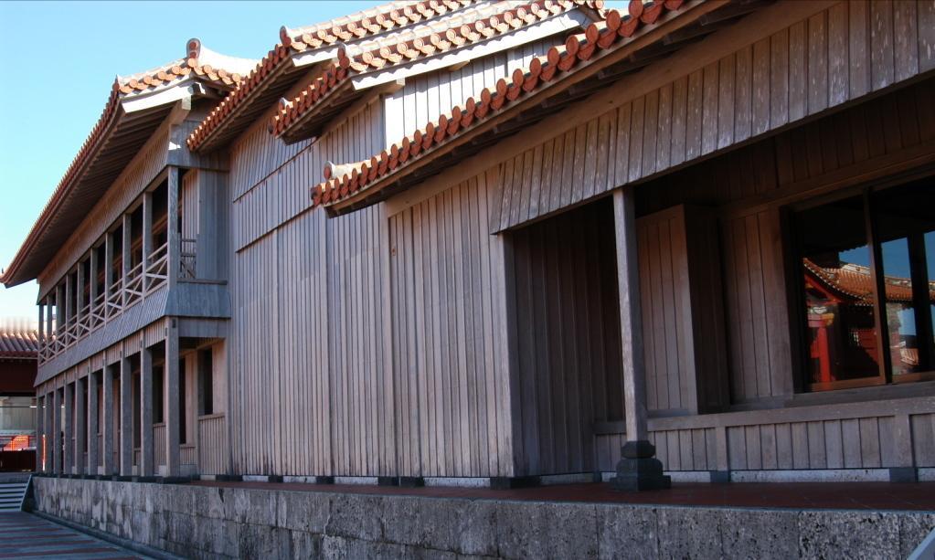 如果中日开战，那咱们没必要浪费那么多的导弹。原因很简单，日本的房屋就是日本最大的