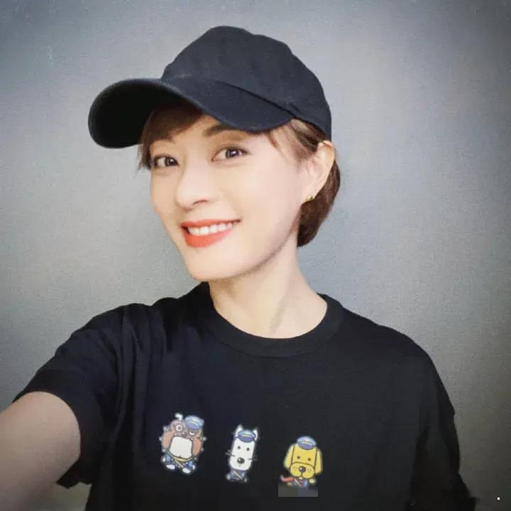孙俪高调发文！6月13日，孙俪在社交平台高调发文说对邓超的新剧预告片很满意，不过