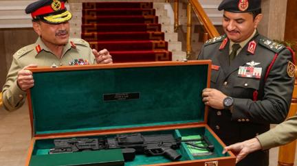 这就是跟对大哥的好处，巴基斯坦就是最好的例子，现在人家从一个被印度吊打的小国，成