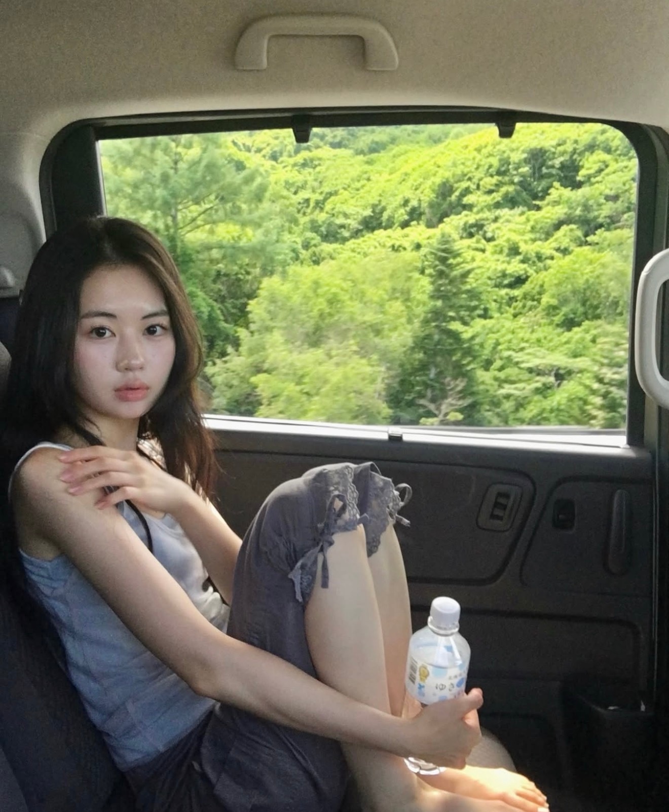 我都近视了,你要我有什么远见,我看不见。 