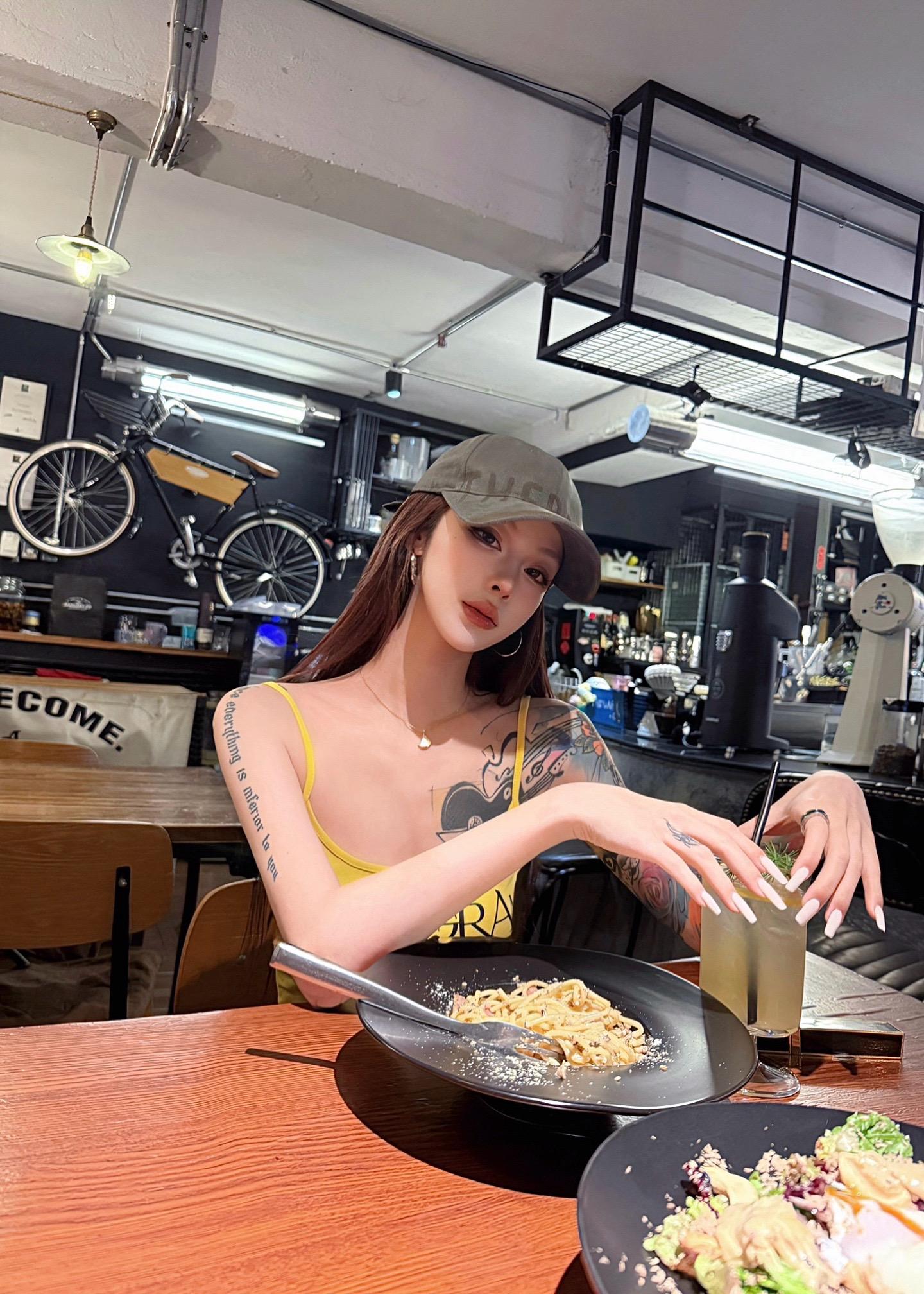 中药已经调理不了我了 得喝西药 因为西药笑