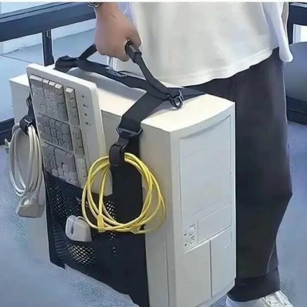 [泪奔]手提电脑？那个显示器背的时候当心一点哈！