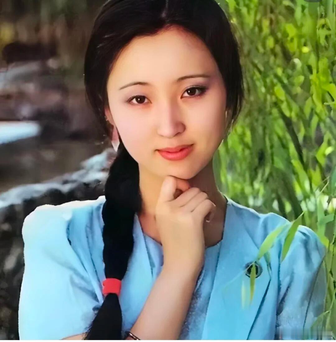 她们身上自带的，是内娱稀缺的书卷气！ 