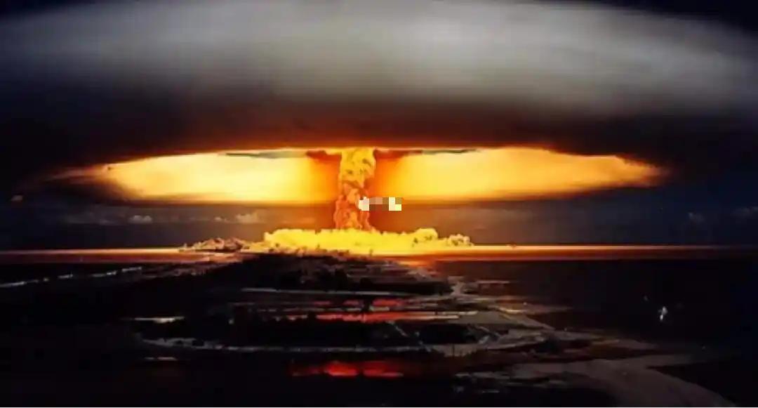 日本这个国家很有意思。
挨了两颗原子弹。
东京被美国炸成废墟！

没听他们喊什么