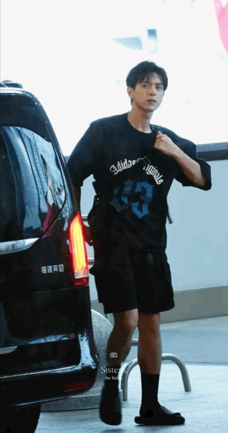 李现低头不是抱歉是还得练李现怎么和剧里一样惨李现上好六的游戏体验有点过于真实：板