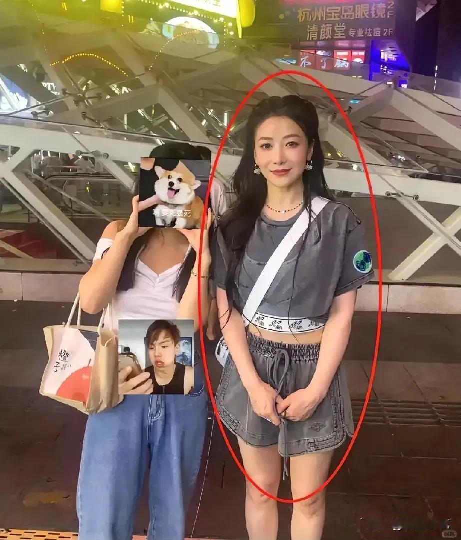 陈紫函？远看只有20+，活脱脱的青春美少女，近看脖子上的细纹，怎么也掩盖不了现实