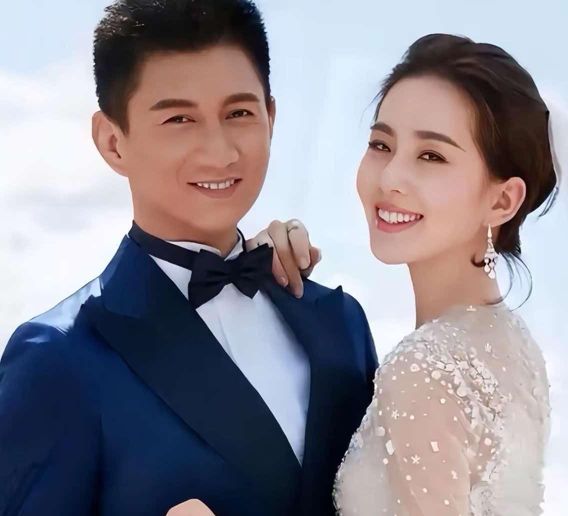 蔡康永事件后，
最大的两个受益人出现了，
一个是吴奇隆，
还有一个是刘诗诗。
