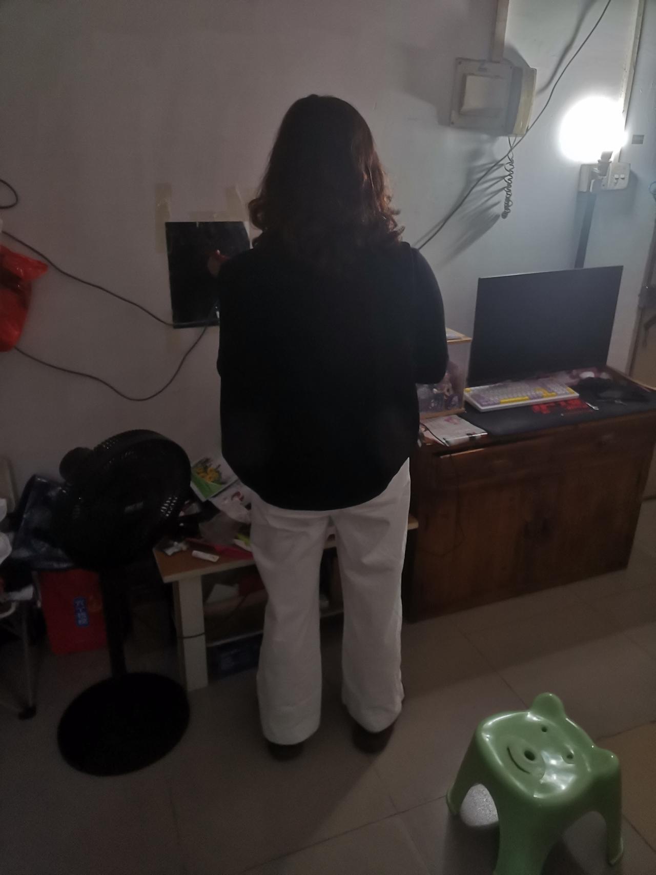 很多中老年，嘴唇干干的，没吃多少饭进去，就感觉肚子很饱。
      可是过不了