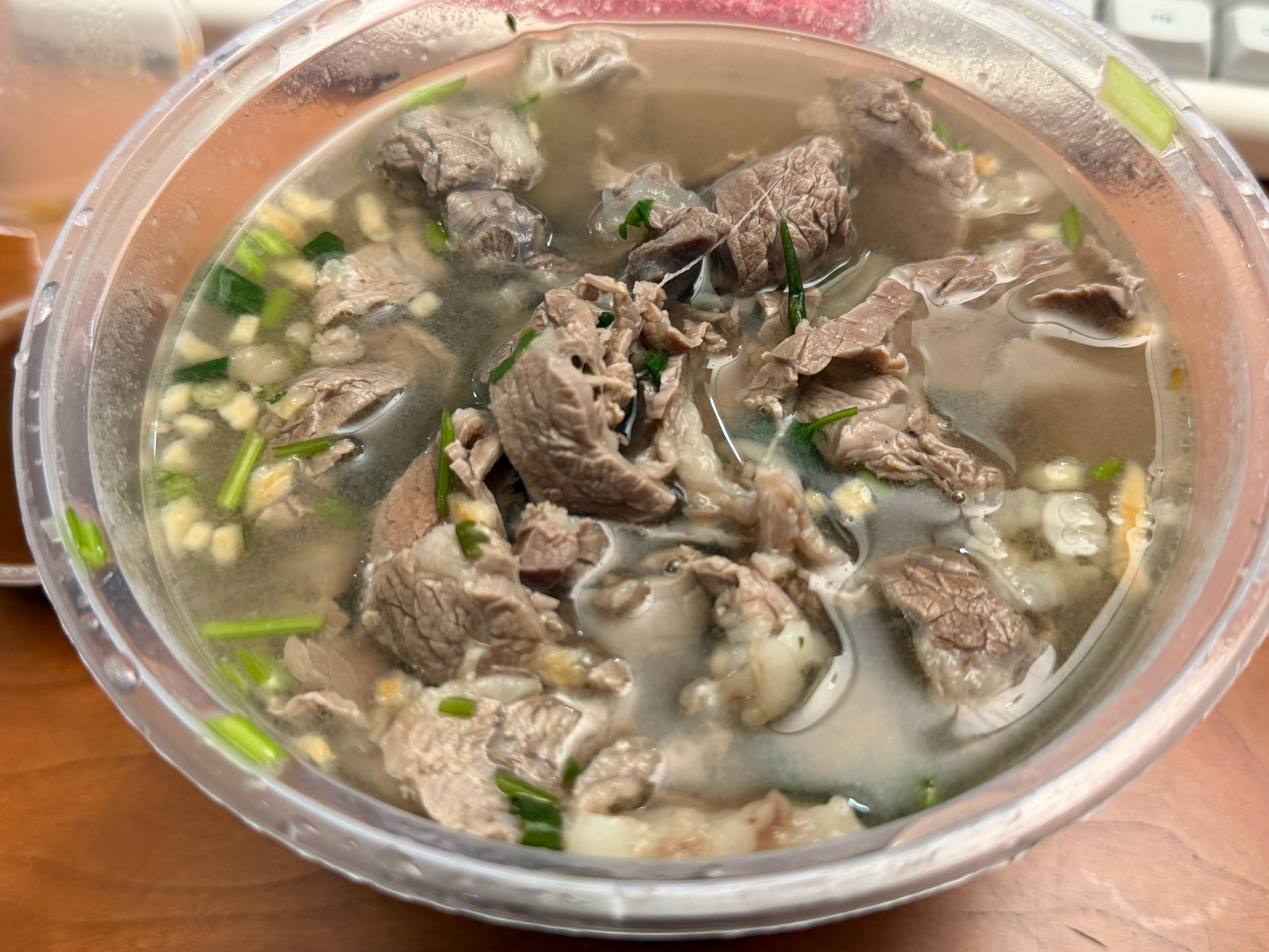 潮汕牛肉的做法简直是潮汕最伟大的发明之一吃了几年之后才知道潮汕本地养牛并不多我整