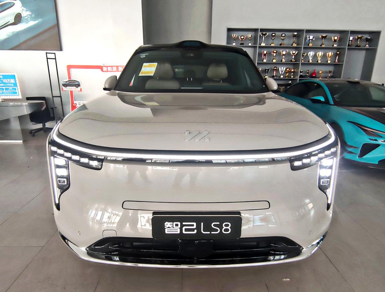 《智己LS8》恒星增程黑科技
  2026年4月智己LS8焕新上市，是增程，更是