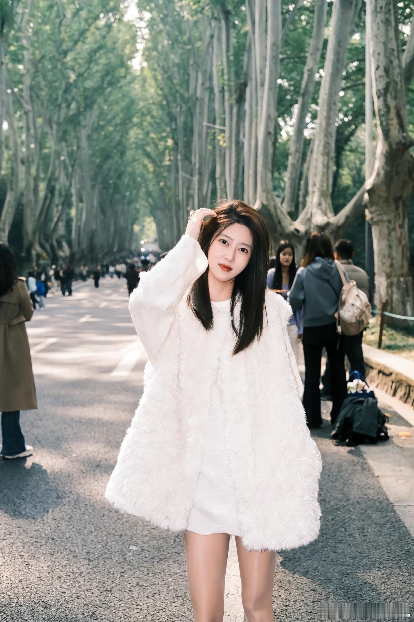 轻熟女神范儿[超话] 白色的记忆美女精彩人像[超话] ​​​