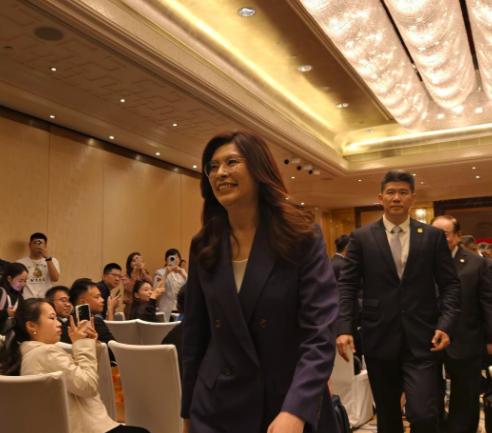 有一个台湾人是这么说的，我劝你们别抱什么希望，就算国民党换了新主席，换句话说，不
