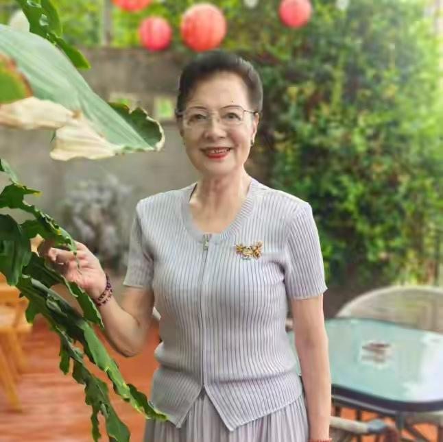 你能想到吗？陈数给妈妈过82岁生日，送出的胸针背后藏着超有趣的事儿！

在《花少