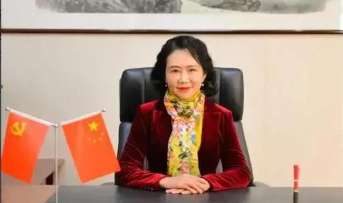 入职1个月被逼走！400应届生遭龙头企业收割，吃相太难看
近期江苏常州，400多