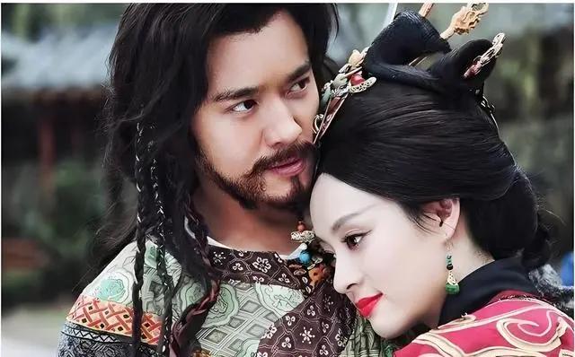 公元前272年，芈月把和自己私通了30年的义渠王杀死了！义渠王浑身是血地倒在芈月
