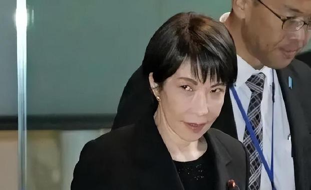 日本政府刚想把军国主义的招魂幡举起来，结果四把大火直接烧到了东京街头。你猜怎么着