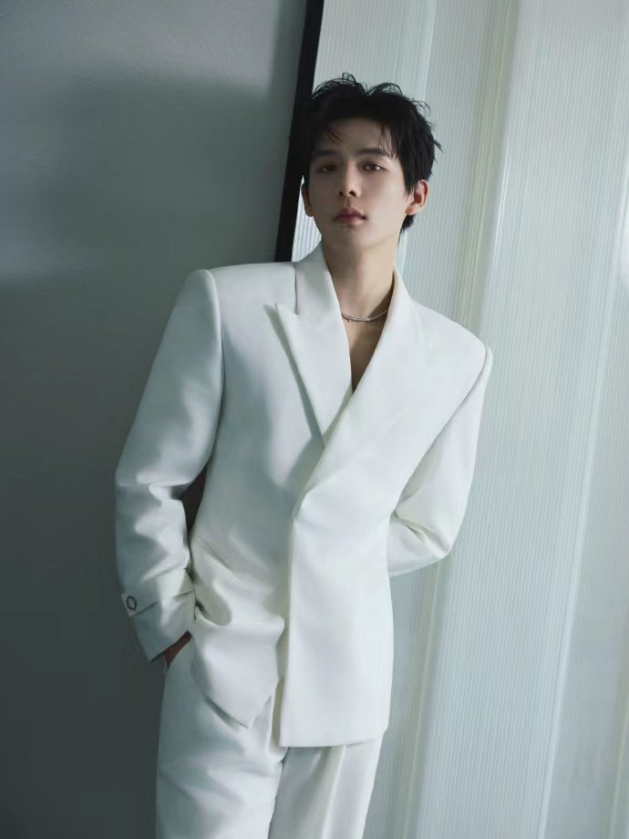 王安宇白马王子 王安宇白西装完全王子来的 王安宇白马王子，王安宇白西装完全王子来