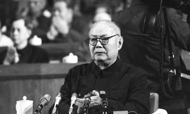 1978年2月26日下午3时，大会执行主席叶剑英宣布第五届全国人民代表大会第一次