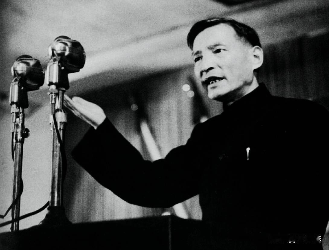 1979年，有人建议要保留汪东兴的职位，但是陈云却认为，如果让他再继续担任，就算