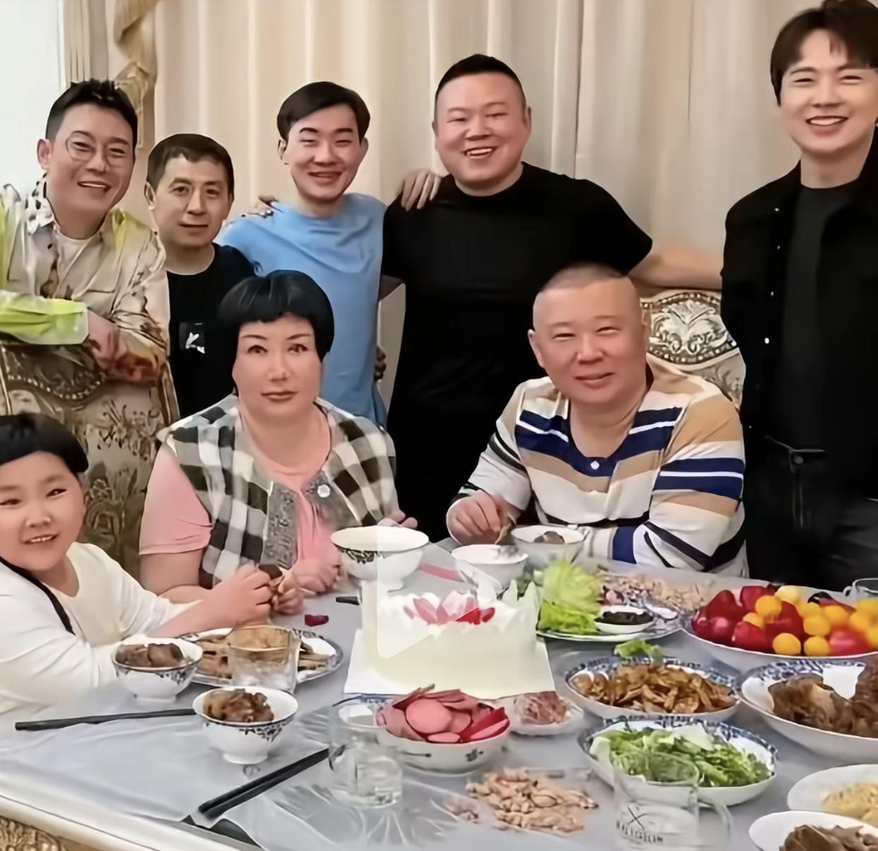 郭德纲这么有智慧，把儿子教育的那么好。懂得那么多大道理，为什么到自己就那么糊涂的