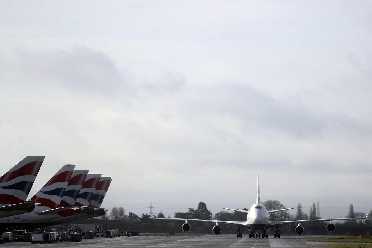 [To learn English]
Britain has backed He