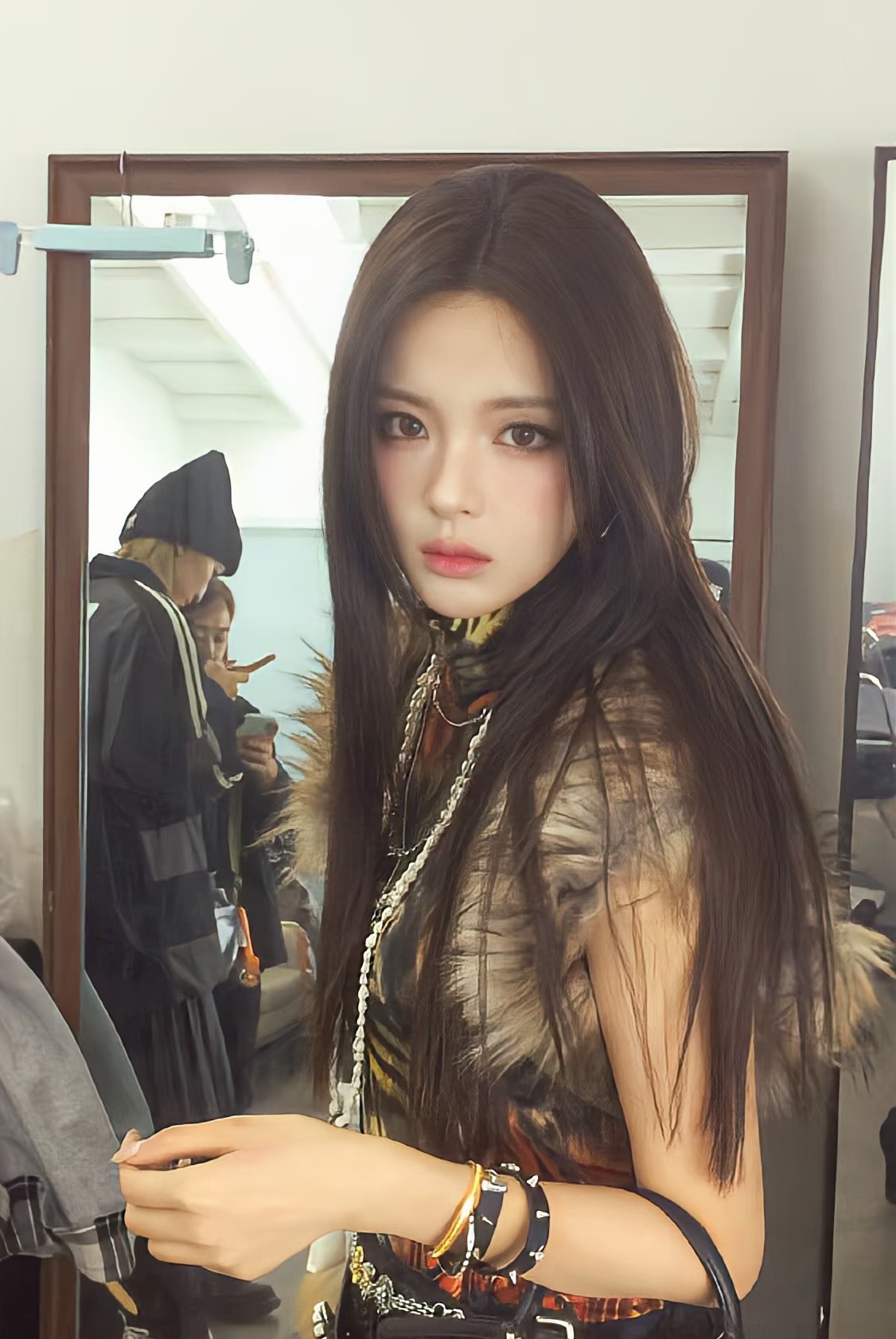 肖战成毅粉丝又打架了吗，怎么所有热门评论区点开都是站方精选…杨超越 虎鲸