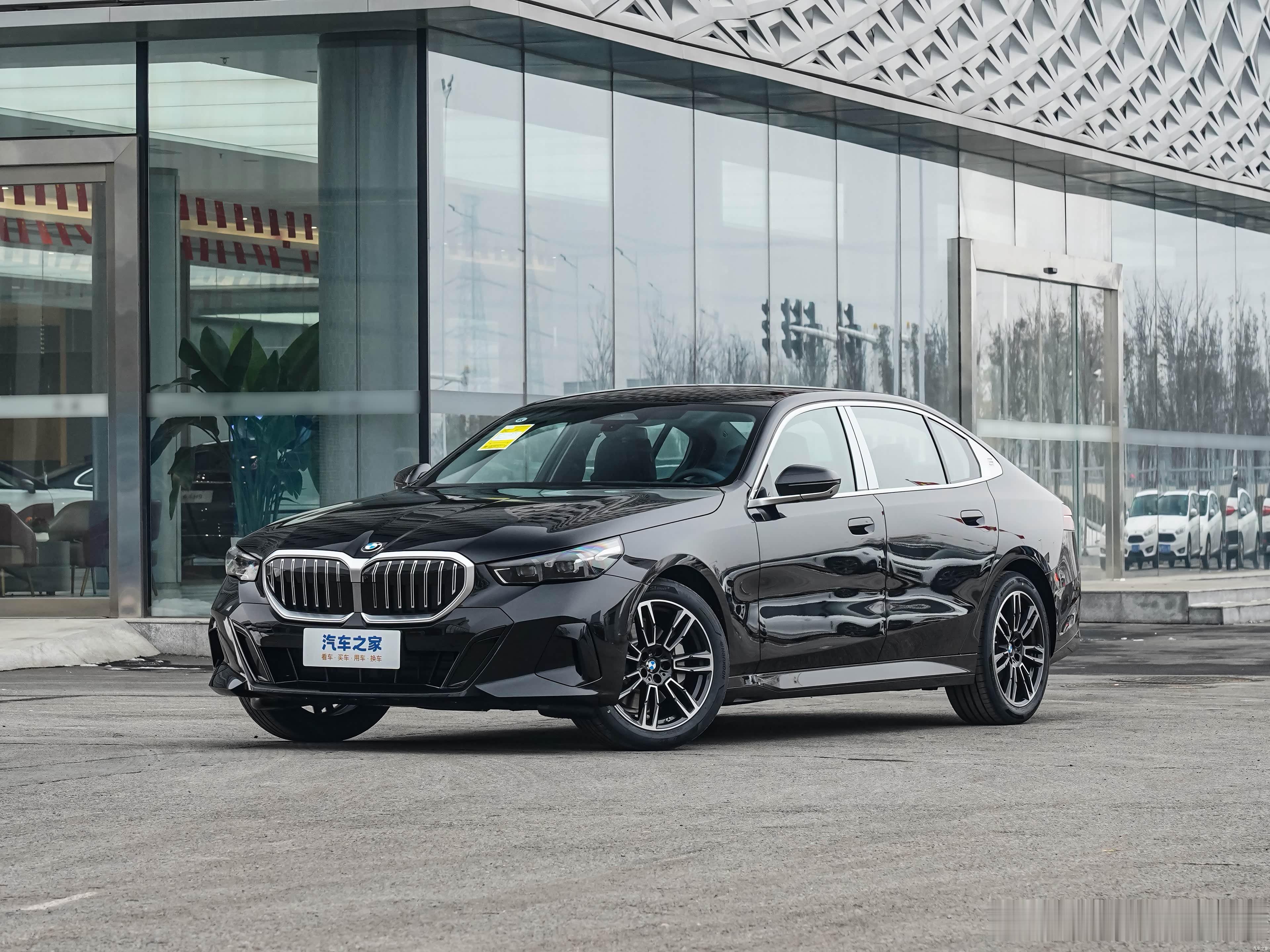 宝马530Li 领先 运动 宝石青 红内 指导价408000元现在全款裸车终于3