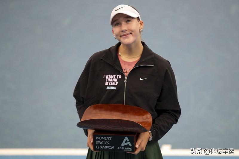 快讯，👍👍小米辣横扫布兹科娃·阿尼西莫娃横扫斯塔罗杜布采娃晋级@女单第三轮比