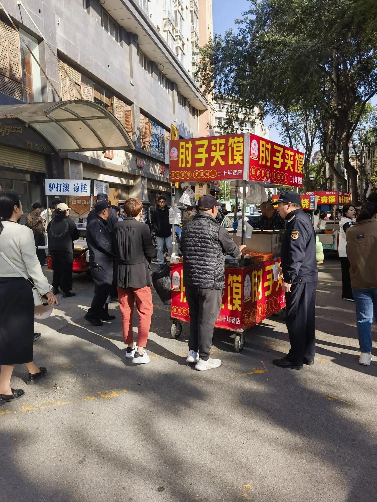 #看看大家相册里的西安#说说西安小南门早市那点事儿（3）城管很友好，没有过去那种