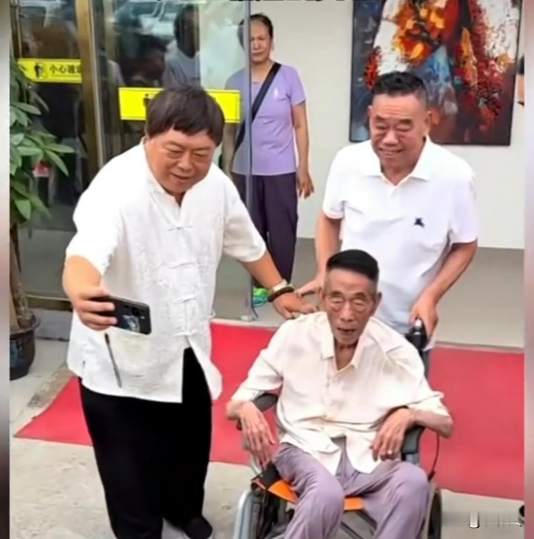 杨议其实也挺后悔的，当初就不应该让父亲参加活动。如果不参加的话，估计还能多活几年
