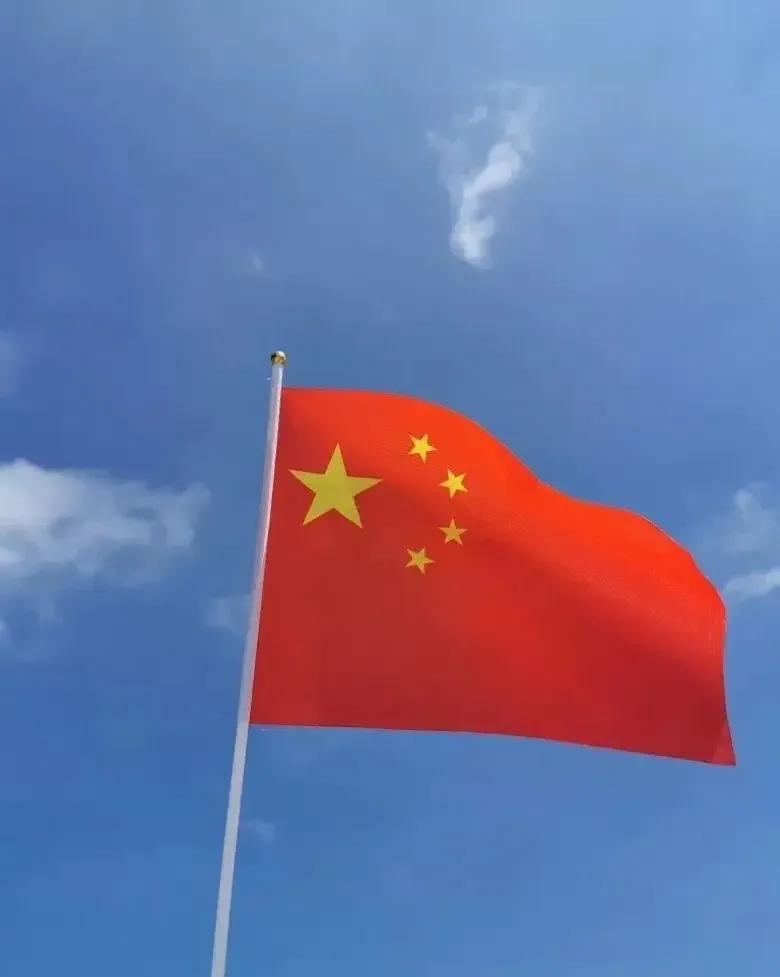 这次地震发生后，我特意留意了一下新闻，结果发现了一个耐人寻味的细节：以往那种铺天