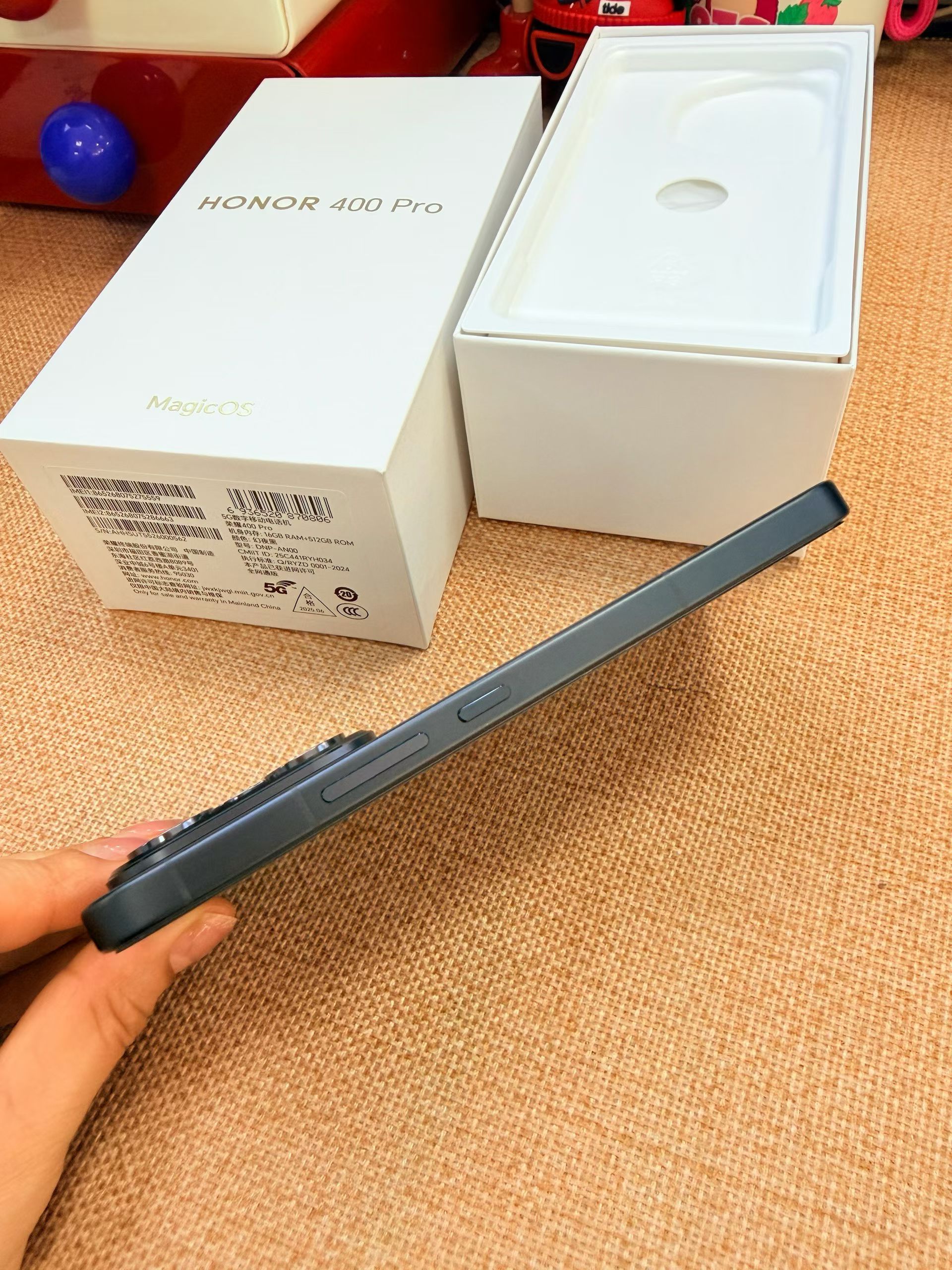 精品二手机荣耀400 Pro 16+512G黑电池效率100%，国行纯原，99新