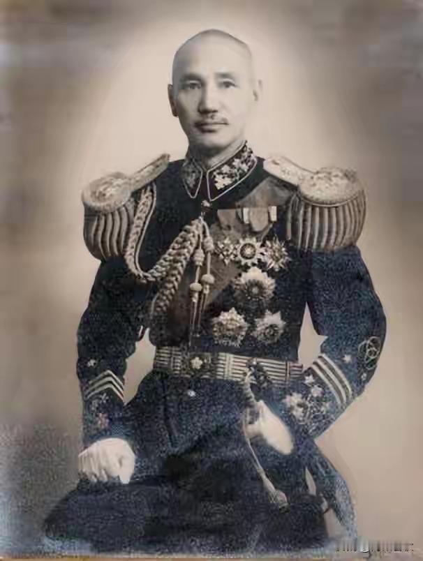 蒋介石领导的国民党政权在解放战争中失败，是军事战略失误、政治腐败失民心、经济崩溃