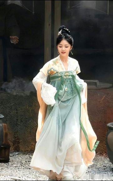 蜀锦人家今日收官  蜀锦人家完美收官呀！我可喜欢谭松韵了，前段时间看你比星光美丽