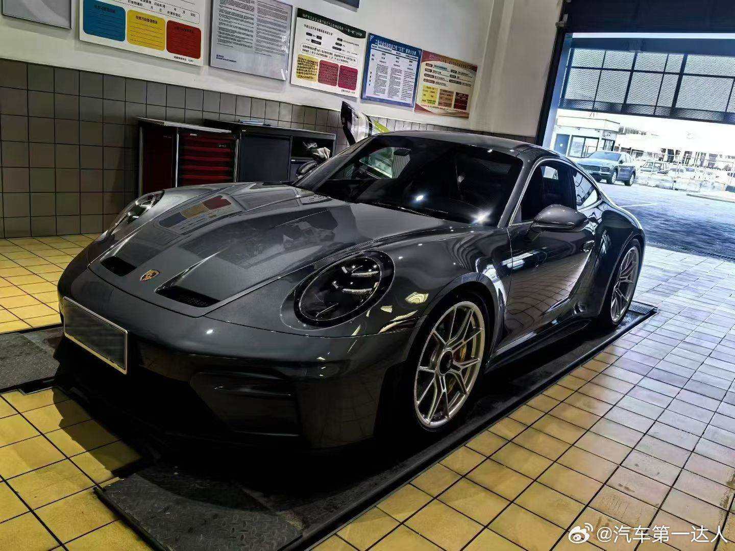 保时捷 911 GT3 旅行版，高定版配色与配置、款型：2026款 